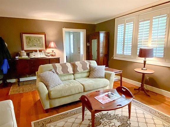 4th image of 2239 Country Club Dr