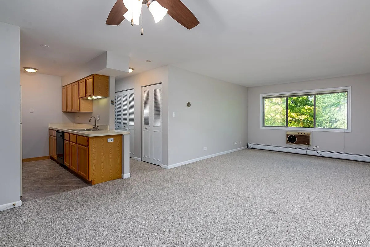 Building Photo - 206 W Maple Ave #2C