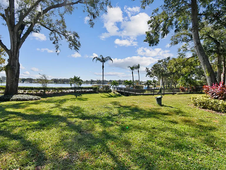 Enclave at Lake Underhill — Photo 35