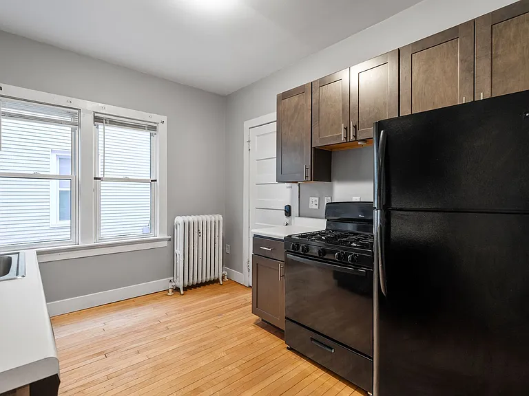 3007 N Maryland Ave — Photo 12
