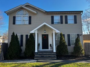 76 Freya Rd, Rocky Point, NY 11778