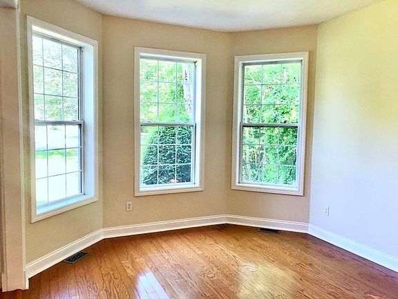 3rd image of 6 Candlewood Ln #1