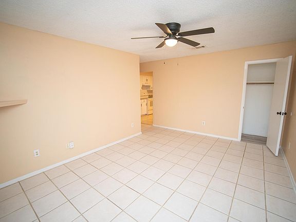 2nd image of 5804 Willow View Dr