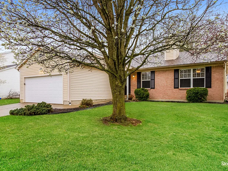 607 Fox Chase Way — Photo 2
