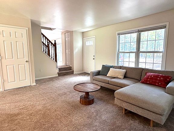 3rd image of 139 Powell Pl