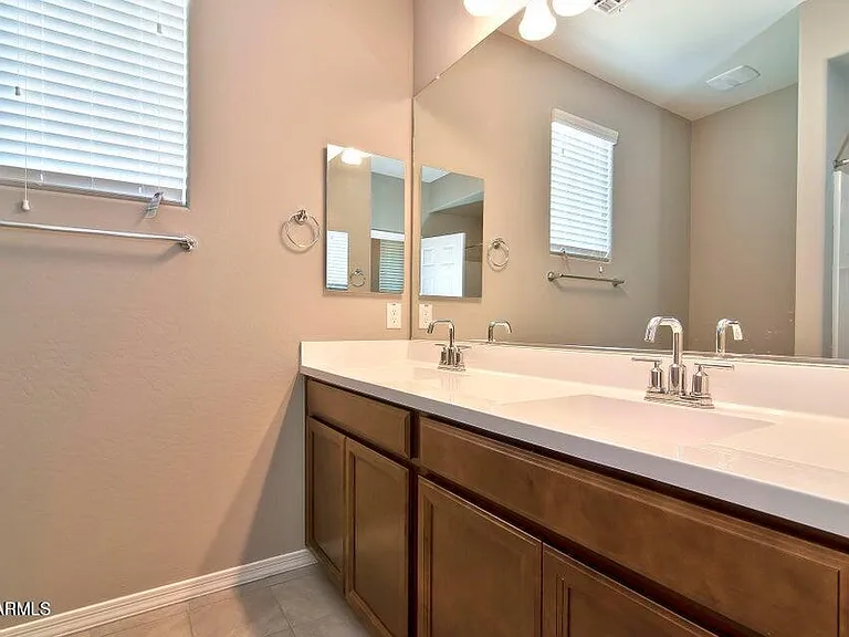 6303 S 24th Pl — Photo 22