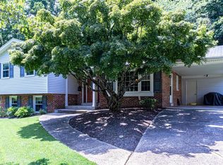 3164 Fair Woods Pkwy, Fairfax, VA 22030