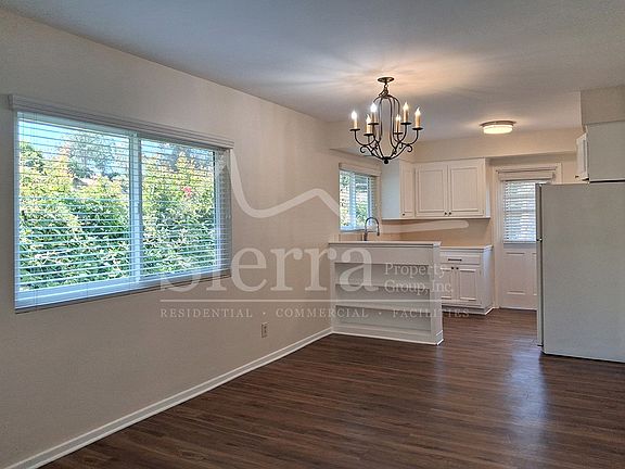 4th image of 42 Broadmoor Plz Unit 5