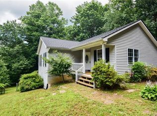 107 Pioneer Mountain Rd, Hendersonville, NC 28791