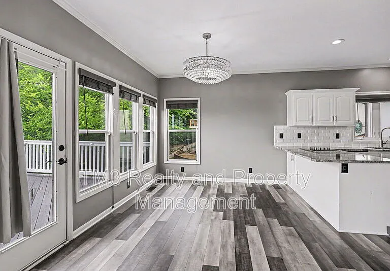 5605 NE Coral Dr — Photo 10