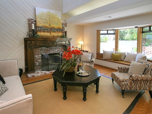 5th image of 2692 Montrose Pl