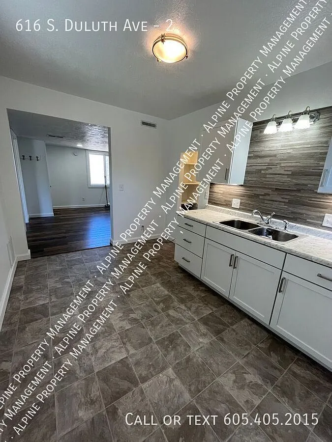 Recently Updated 2 Bed/1 Bath Upper Level Duplex Near Downtown! — Photo 1