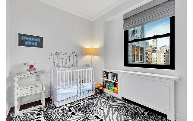 Sold by Douglas Elliman | media 24