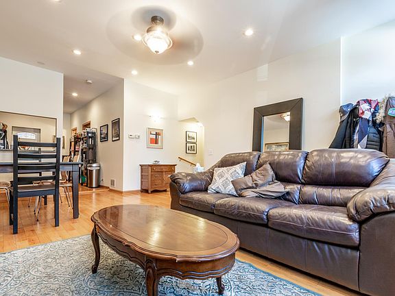 5th image of 816 N Hermitage Ave APT 1F