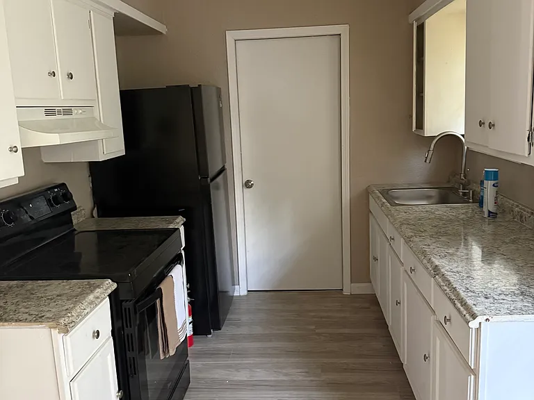 3656 Hemlock Ln — Photo 3