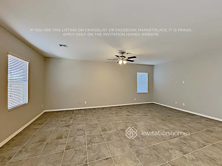 2702 E Omega Dr — Photo 3