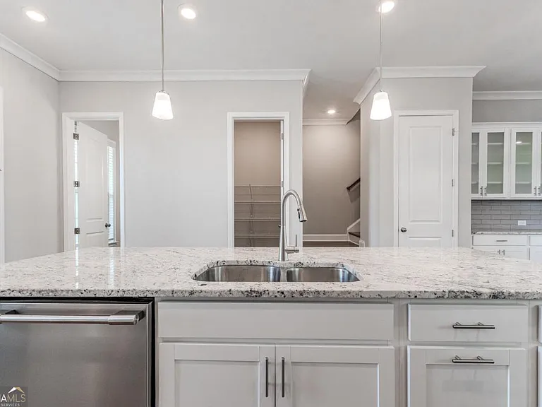 5051 Pinckney Ln — Photo 16