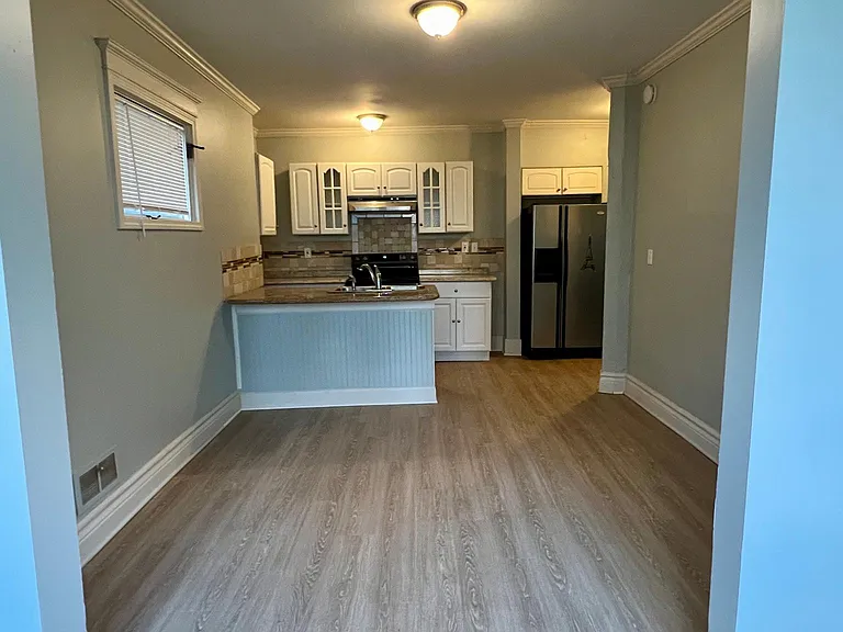 239 Oxford Ave #LR — Photo 2