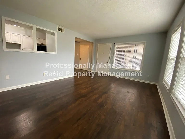 1626 Monroe Ave. — Photo 9