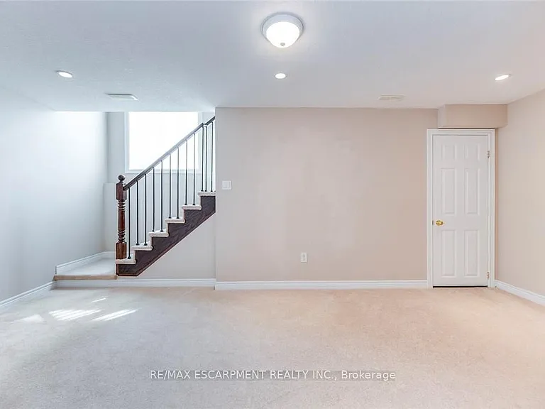 2340 Whistling Springs Cres — Photo 30