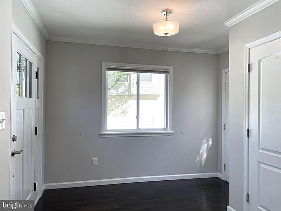 4th image of 7141 Parkview Ave