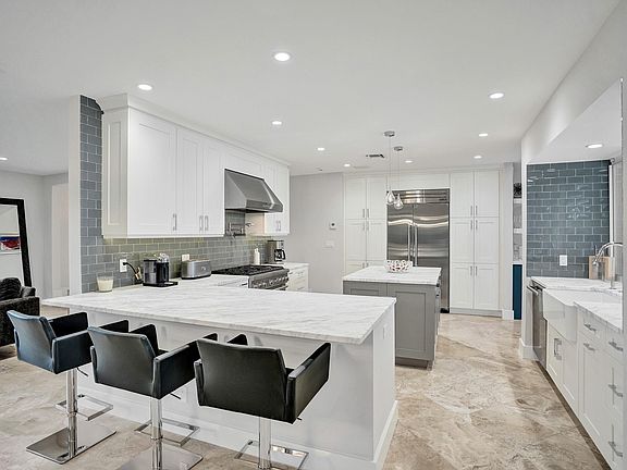 5th image of 4004 NE 22nd Avenue