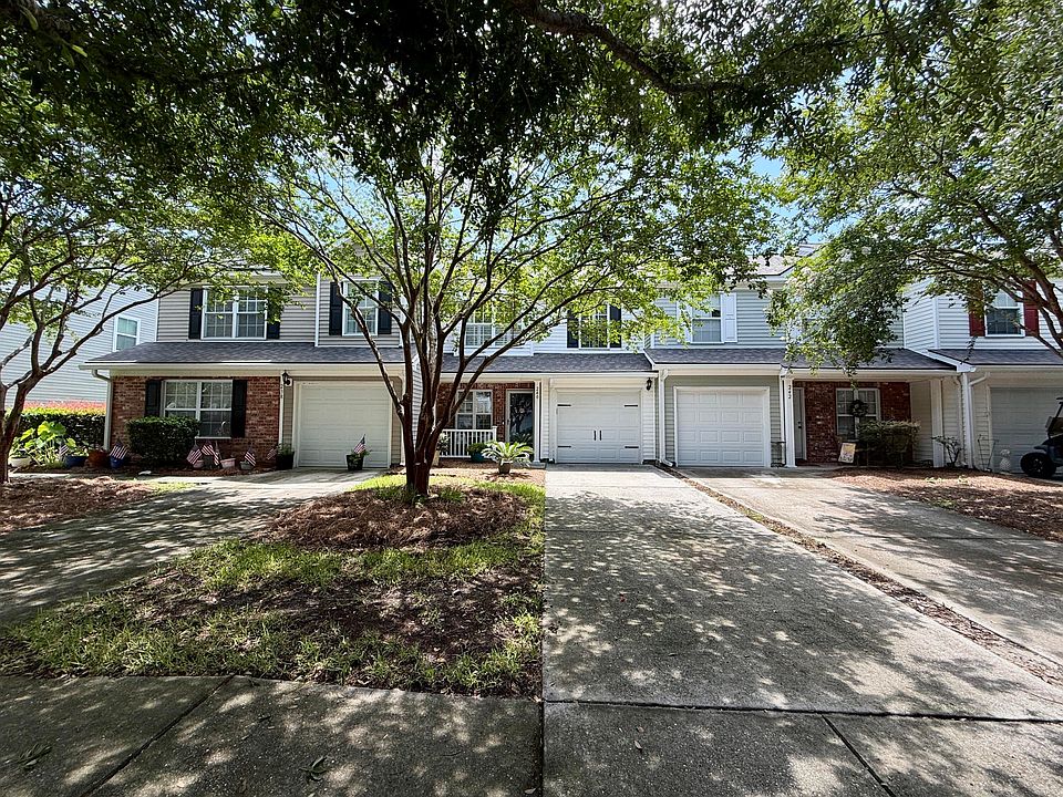1st image of 240 Larissa Dr