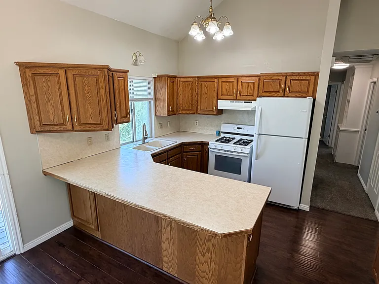 1925 E Sunset Dr — Photo 3