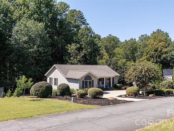 3rd image of 141 Marys Ln