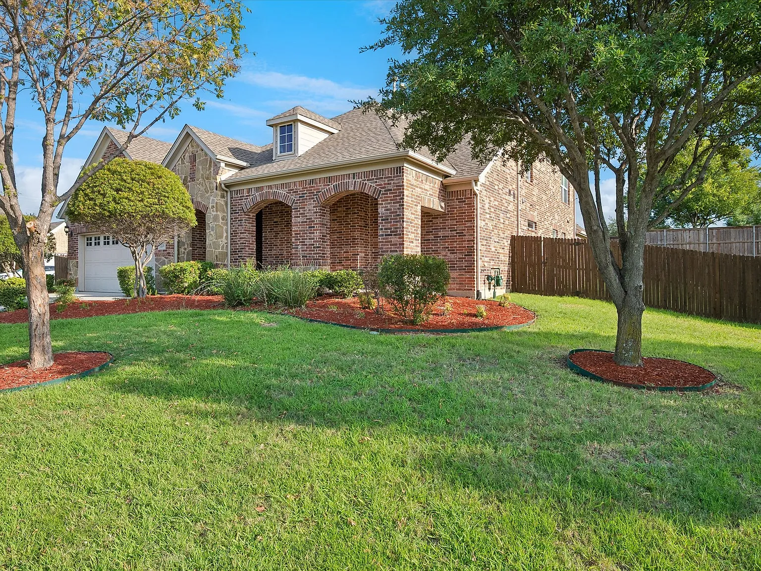 4 bed, 3.5 bath, 2975 sqft, $3,300 — Photo 2