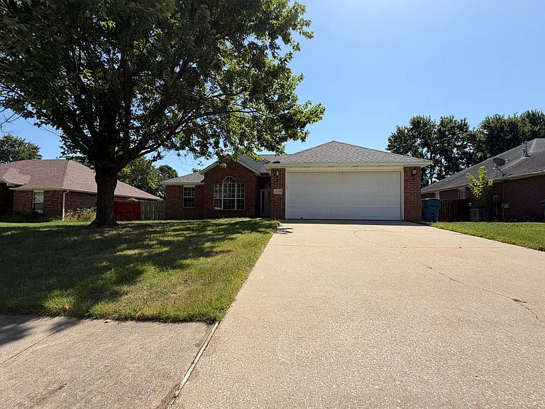 3909 SW Cherry Rd — Photo 1