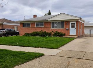 16051 Kennedy St, Roseville, MI 48066