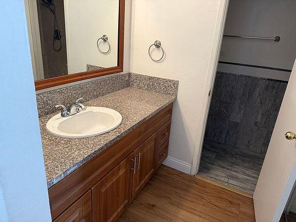 3rd image of 1019-1027 Agate St #3