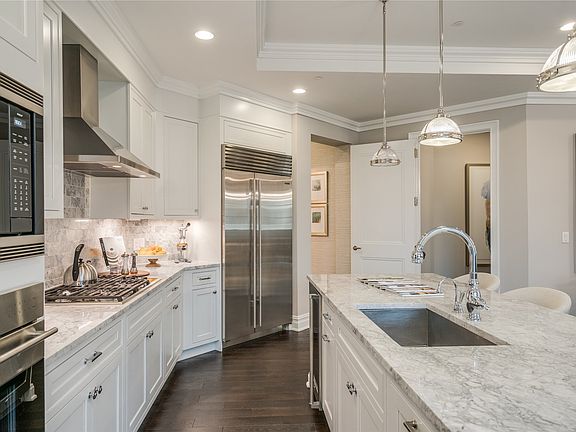 4th image of 3000 Royal Ct Unit 3007