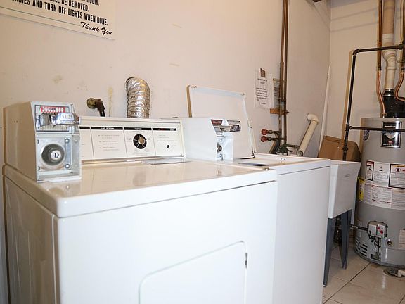 4th image of 1424 W Cortez St #2