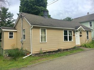207 Wangum Ave, Hawley, PA 18428