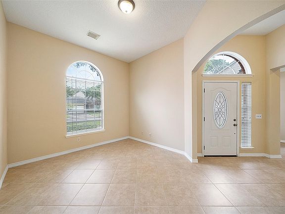 3rd image of 18423 Cobblestone Dr