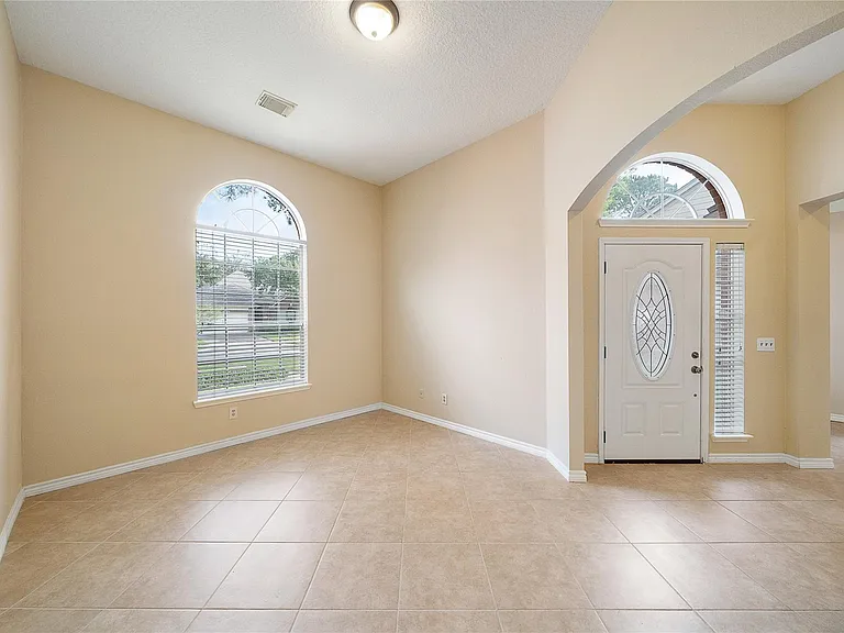 18423 Cobblestone Dr — Photo 3