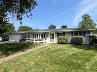 305 N Macarthur Dr, Palatine, IL 60074