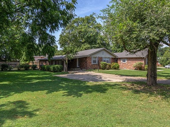 3rd image of 917 Winthorne Dr