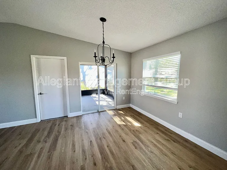 341 Cortez Ct — Photo 4