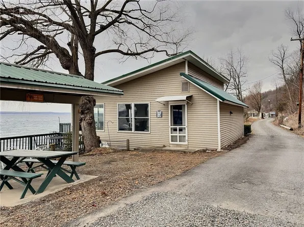 1183 Honoco Rd, Aurora, NY 13026