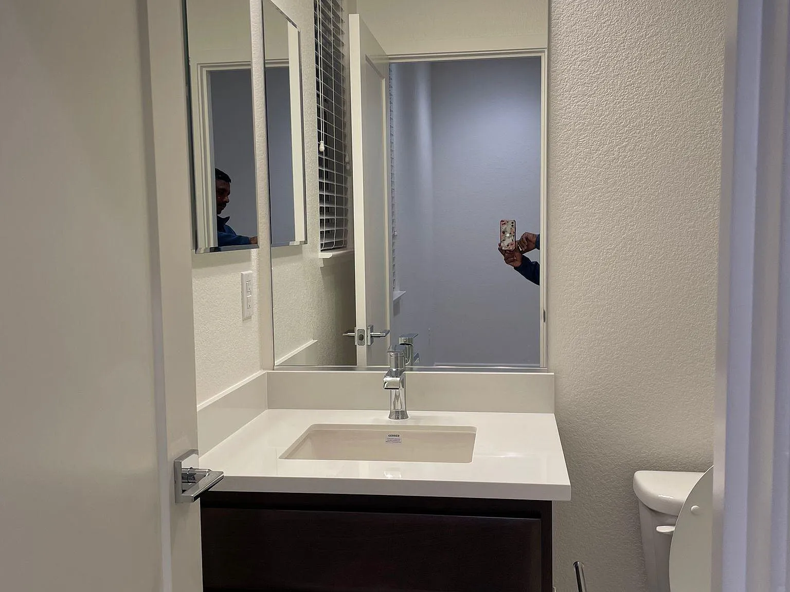 2547 Mulholland Dr — Photo 3