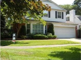 240 McMillan Rd, Grosse Pointe Farms, MI 48236