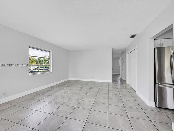 5th image of 510 SE 12th Ct APT 6