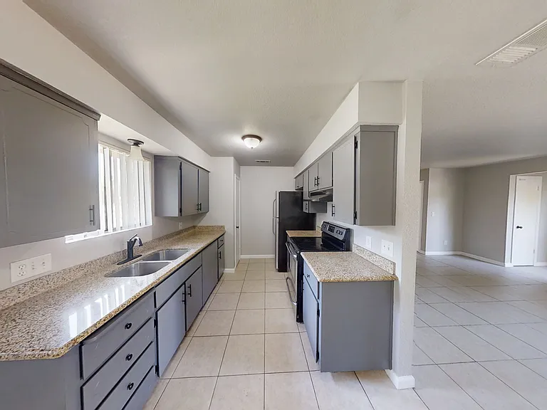 190 W 9th St #B — Photo 1