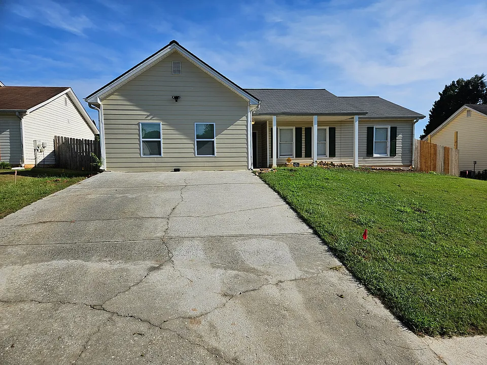 2464 Morning Glory Ln NW