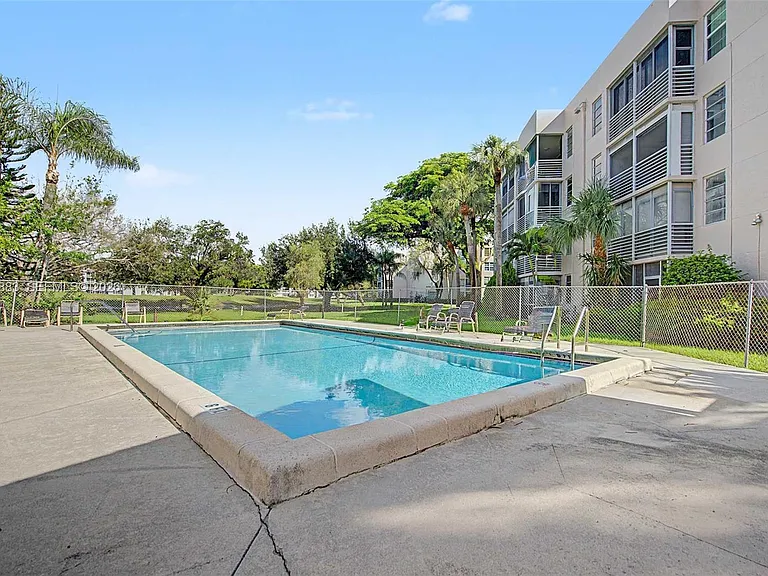 9520 Seagrape Dr #205 — Photo 30