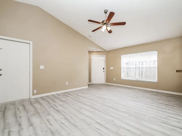 6719 Summer Cove Dr — Photo 4