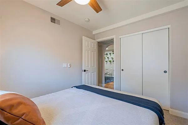 174 S Laguna Dr — Photo 32